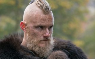Tattoo realista do bjorn ironside da série Vikings. Ator Alexander